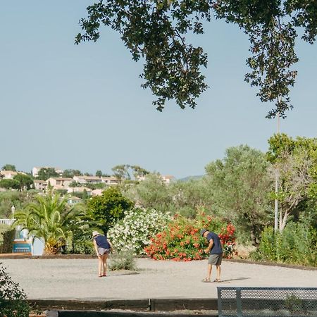 Village Vacances Le Parc Des Chenes La Croix-Valmer Exterior foto