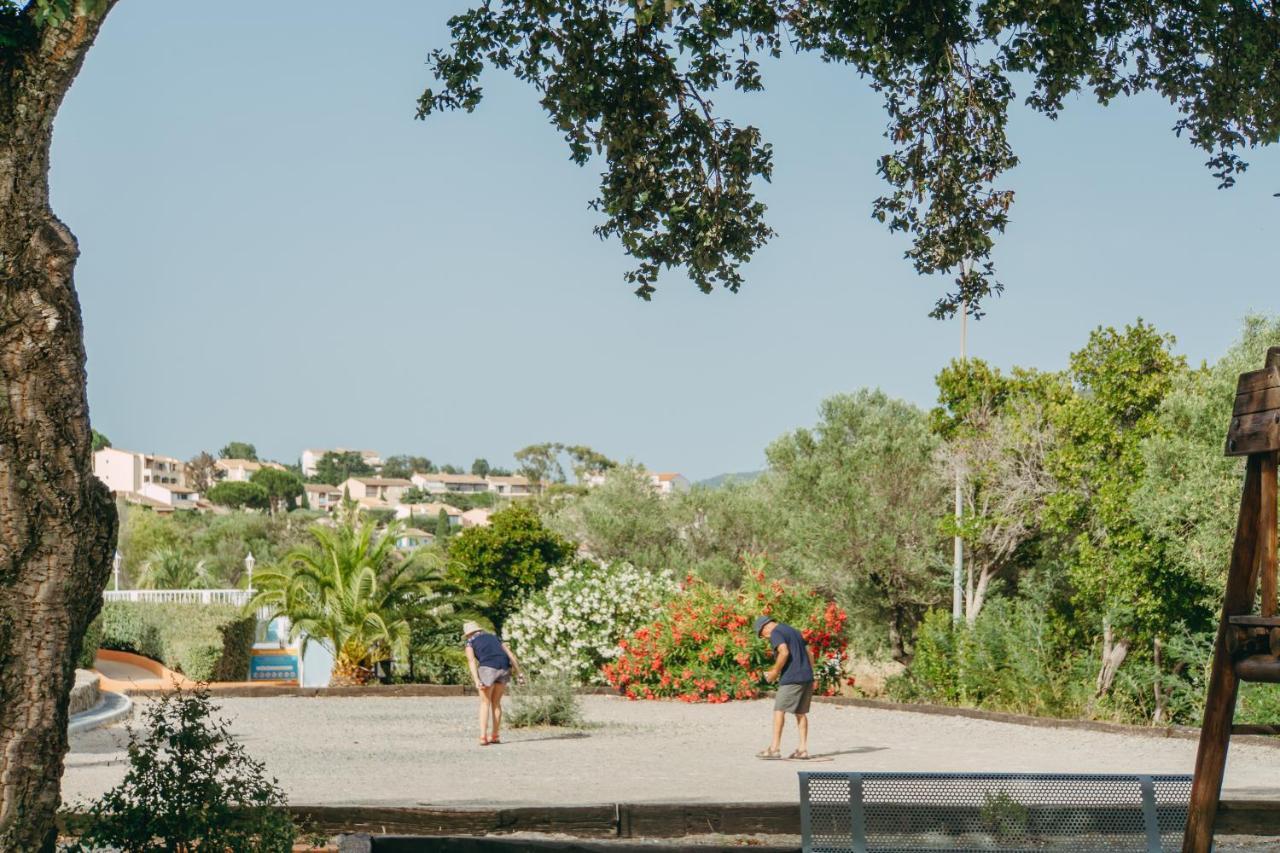 Village Vacances Le Parc Des Chenes La Croix-Valmer Exterior foto