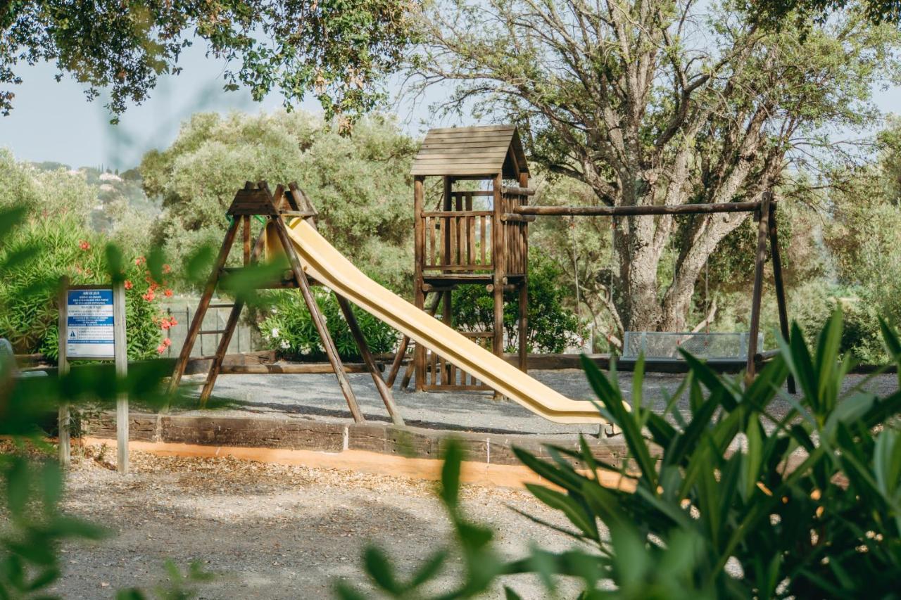 Village Vacances Le Parc Des Chenes La Croix-Valmer Exterior foto
