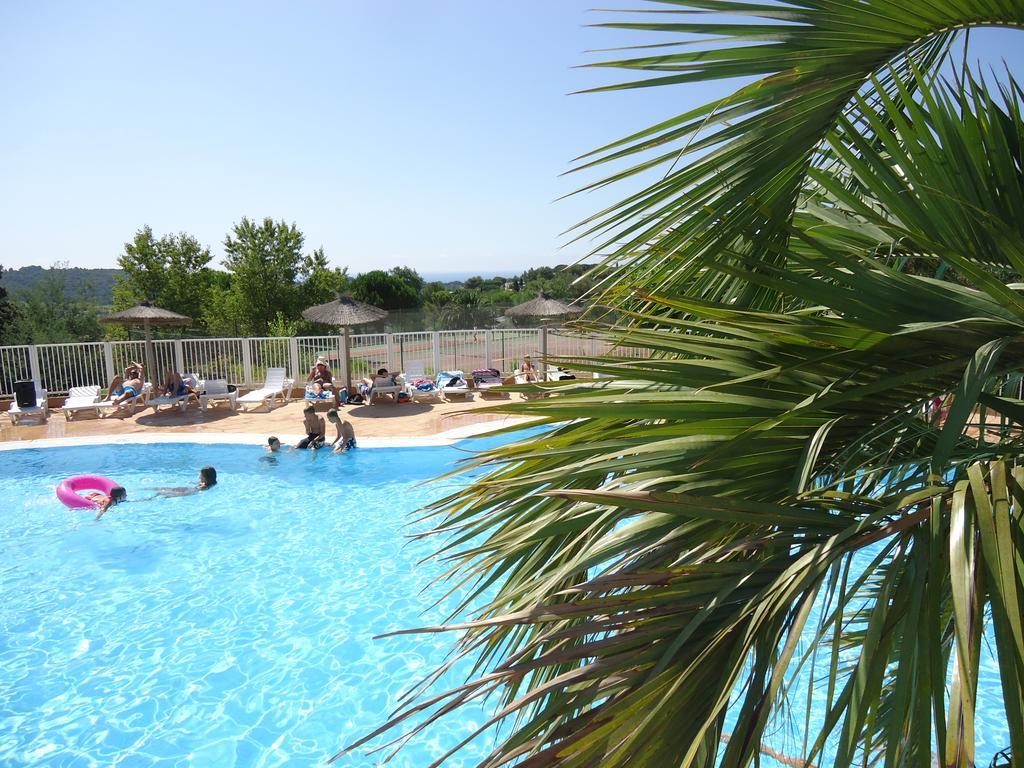 Village Vacances Le Parc Des Chenes La Croix-Valmer Exterior foto